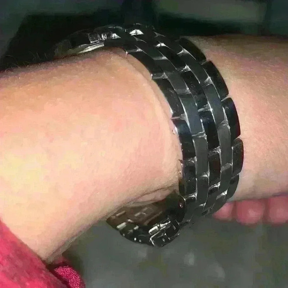 🔥 Gucci Watch for Women 🔥 - Picture 4 of 5